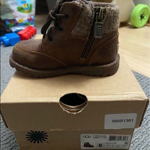 Toddler size 6c uggs